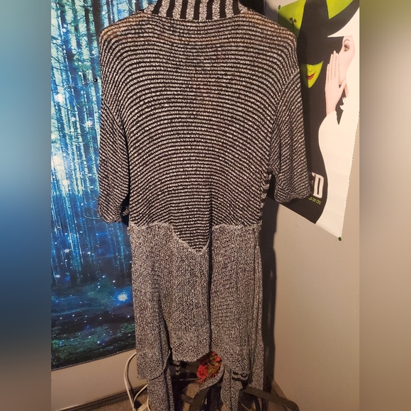 NWOT Gorgeous grey and black pattern Bella Nygard belted cardigan - Picture 2 of 4